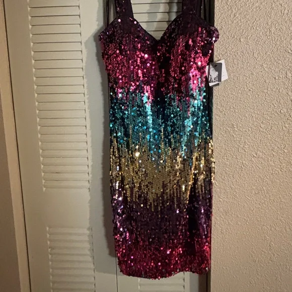 Guess Multicolored sequins Sweetheart neckline Sheath silhouette Size 6 NWT - Picture 8 of 13
